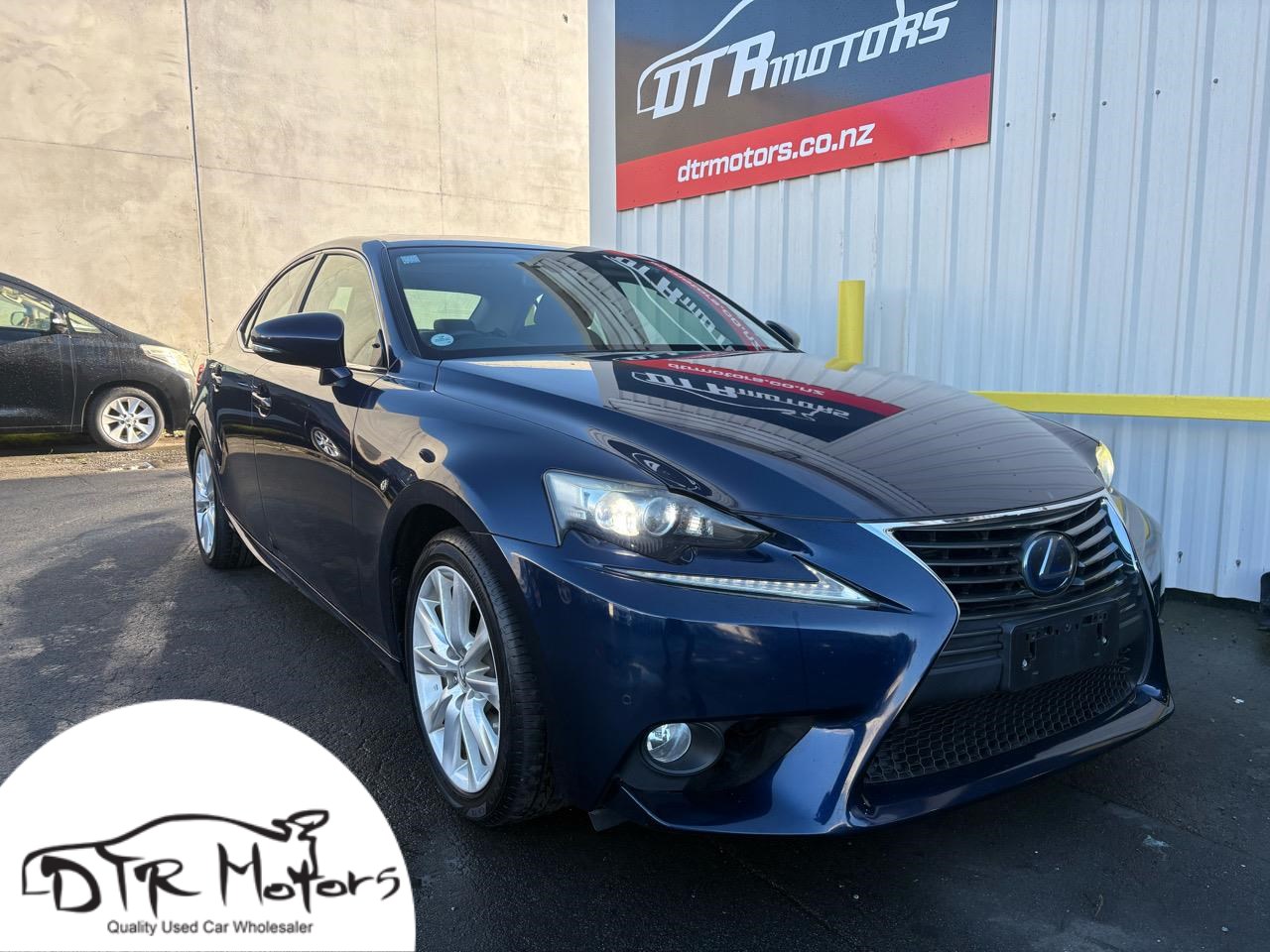 2013 Lexus IS 300H 2.5L Hybrid! Leather seats