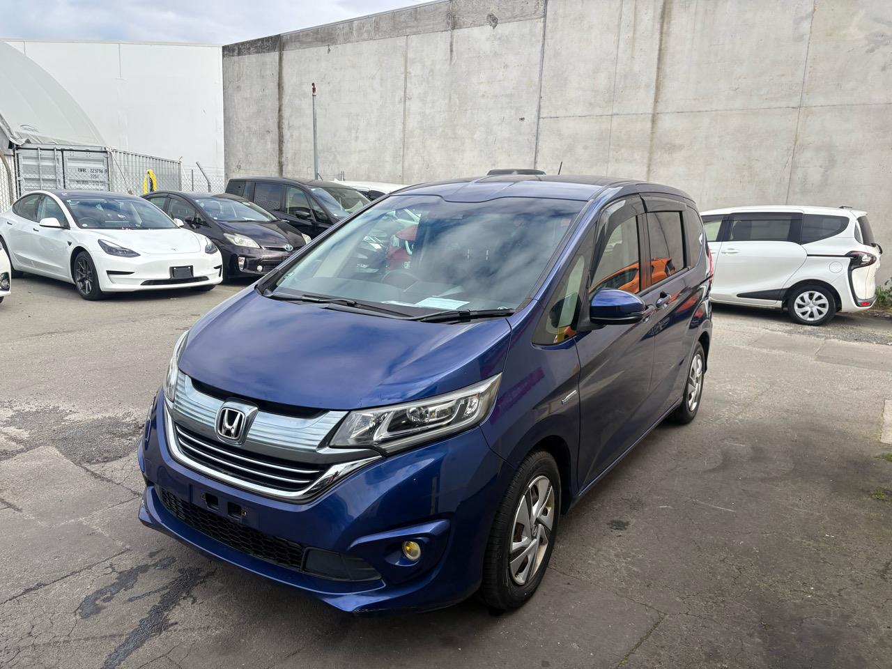 2017 Honda FREED HYBRID Carousel 11