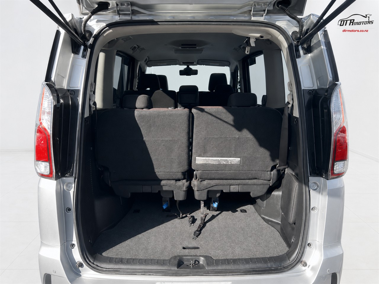 2019 Nissan Serena 5D HIGHWAY STAR V SELECTION II Carousel 1