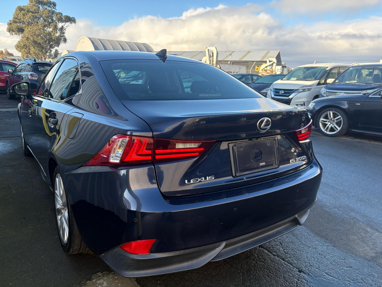 2013 Lexus IS 300H 2.5L Hybrid! Leather seats Carousel 10