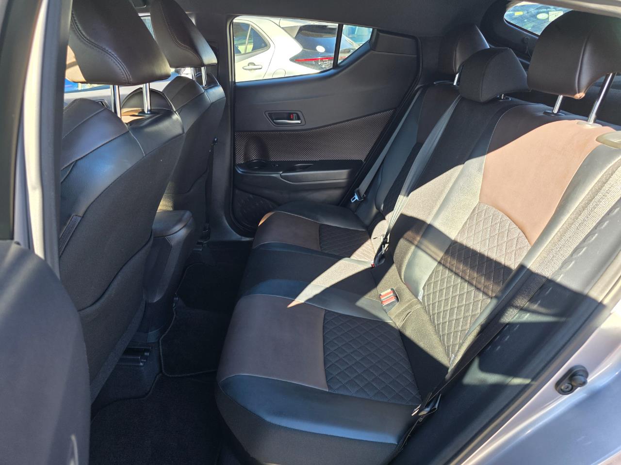 2017 Toyota C-HR Hybrid G Model with Reversing Camera, Parking Sensors, Cruise Control ! Carousel 4