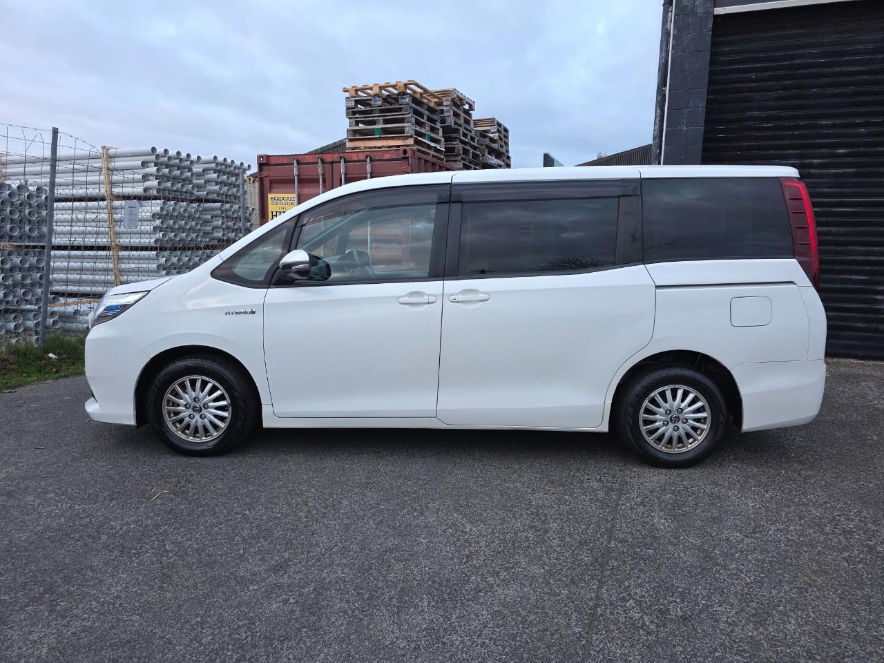 2014 Toyota Noah Hybrid 7 Seaters with Reversing Camera, Parking Sensors ! Carousel 14