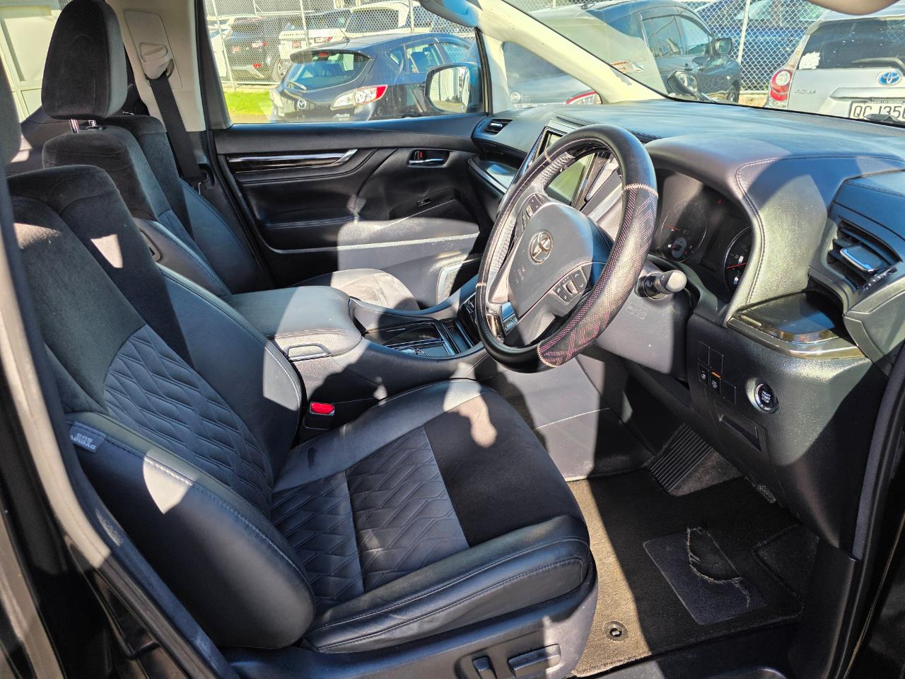 2015 Toyota VELLFIRE 7 Seaters with Loads of Features ! Carousel 7