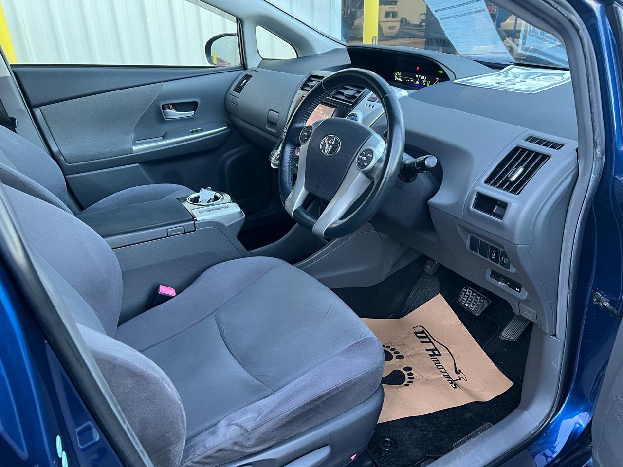 2012 Toyota Prius ALPHA S Carousel 4