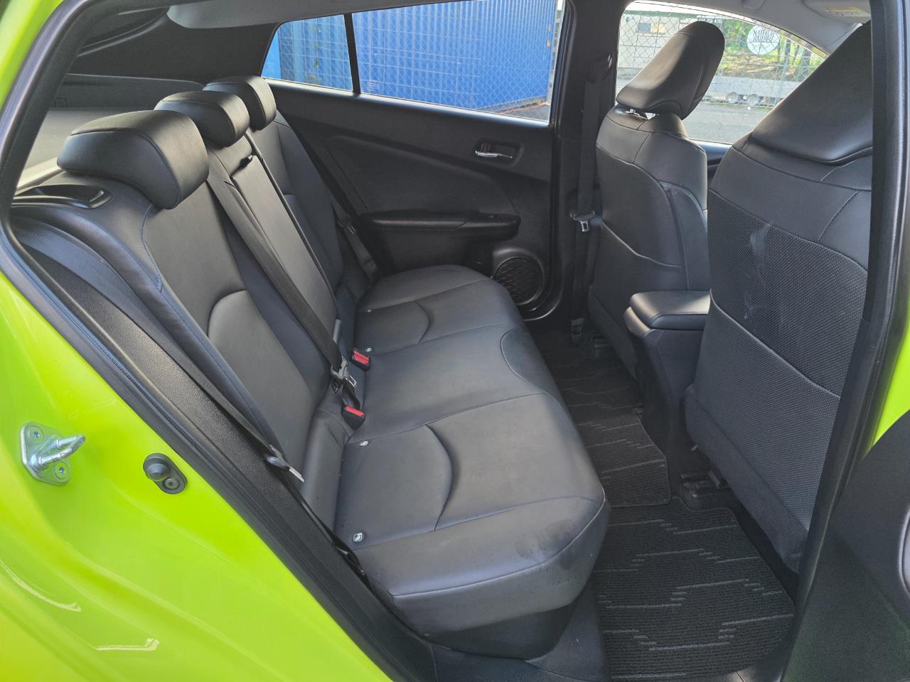 2016 Toyota Prius Newshape Hybrid with Reversing Camera, Parking Sensors, Cruise Control ! Carousel 3