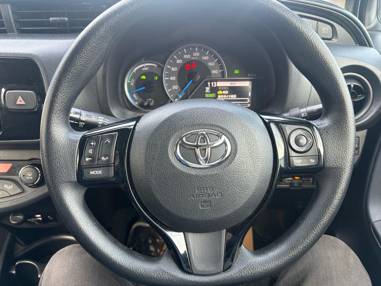 2017 Toyota Vitz hybird Carousel 6