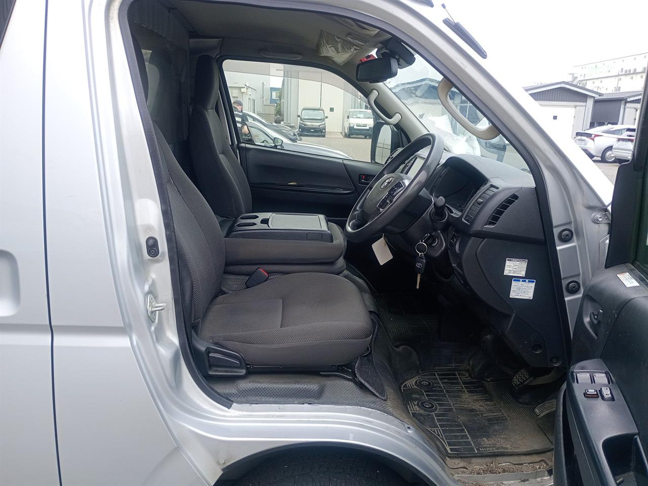 2021 Toyota Hiace 2.8L Diesel ! Collage 2