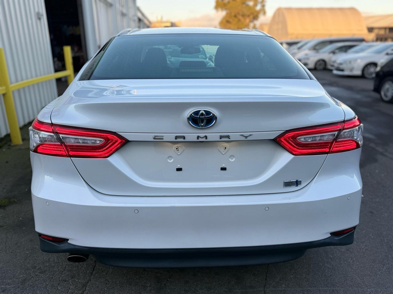 2017 Toyota Camry 4D G Carousel 13