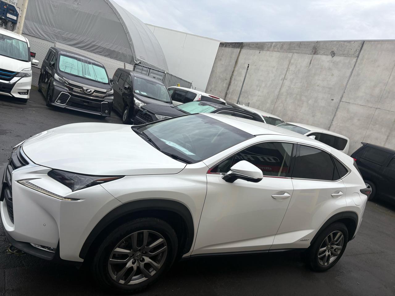 2015 Lexus NX 300H I PACKAGE Carousel 12