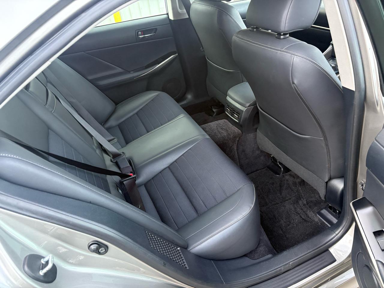 2013 Lexus IS 300H 2.5L Hybrid! Leather seats Carousel 1