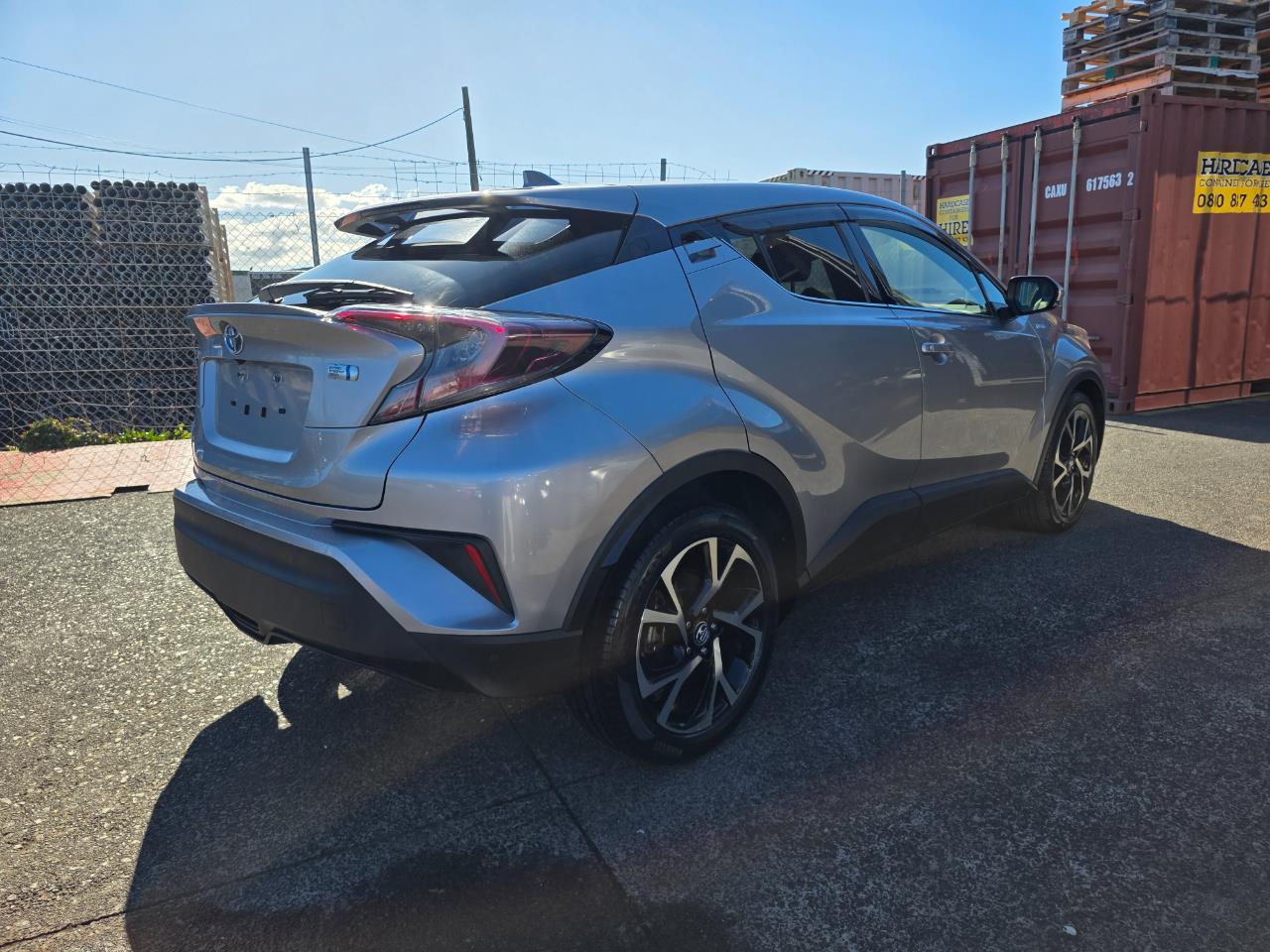 2017 Toyota C-HR Hybrid G Model with Reversing Camera, Parking Sensors, Cruise Control ! Carousel 11