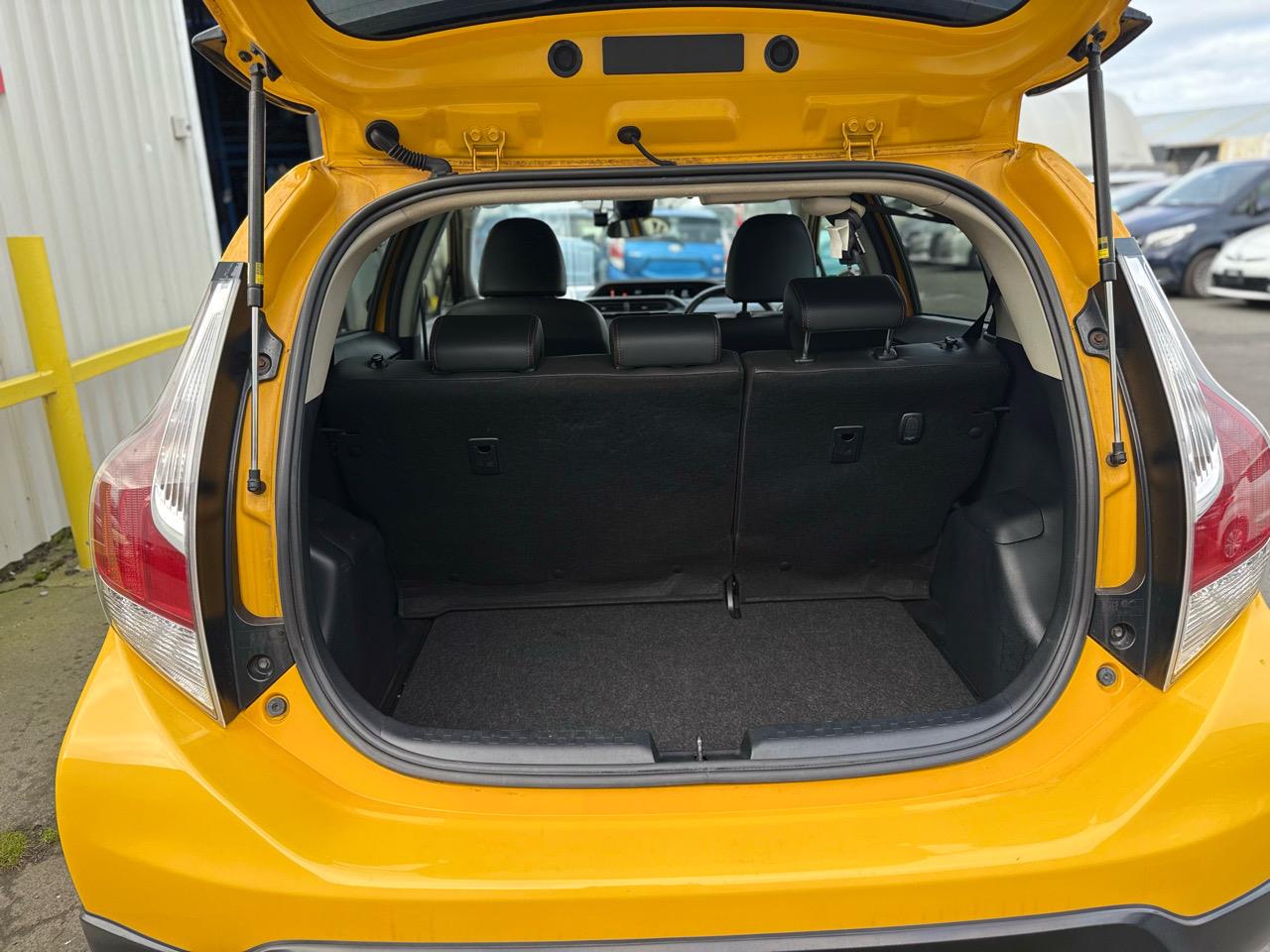 2015 Toyota Aqua X-URBAN Carousel 6