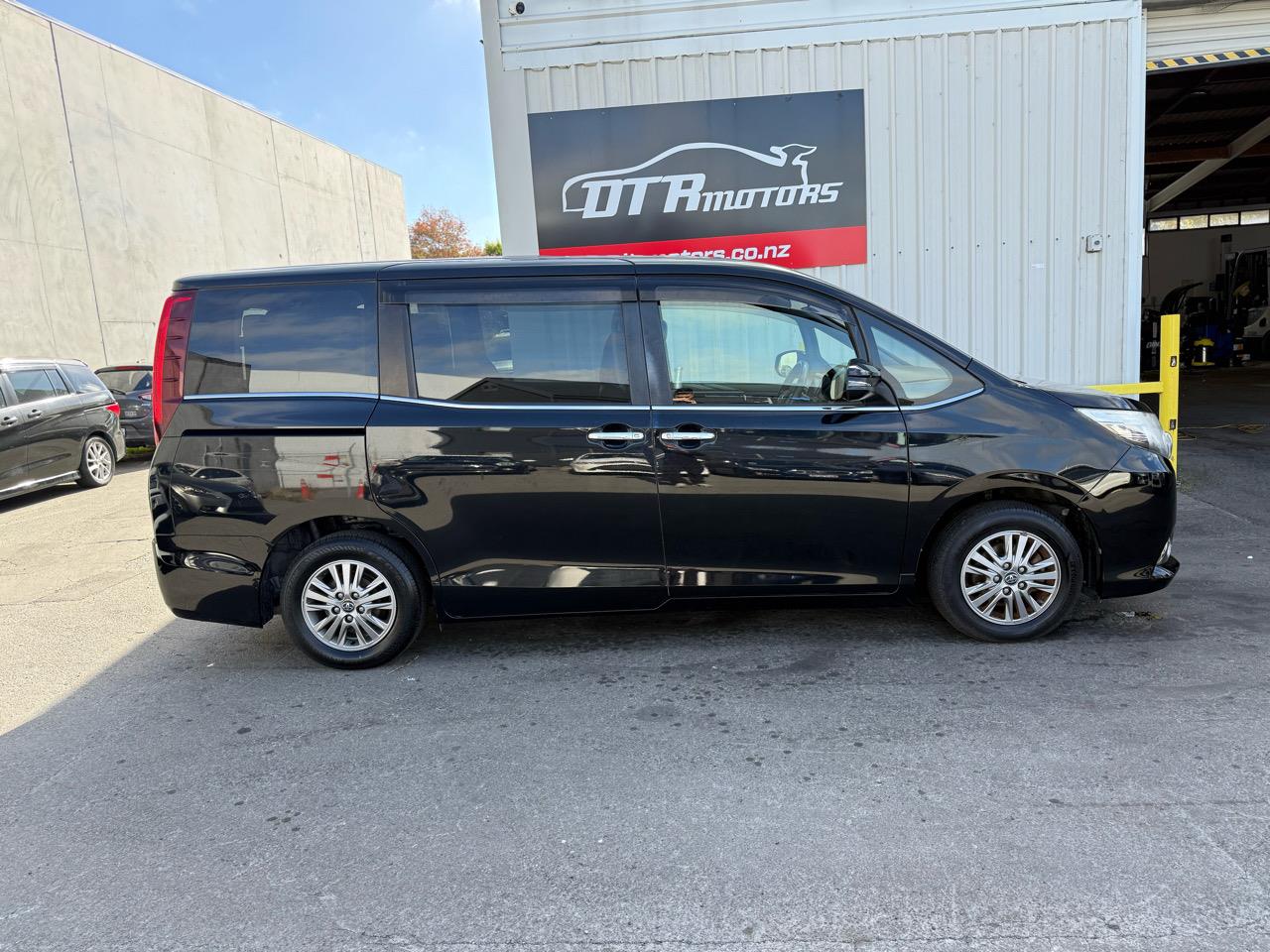 2015 Toyota ESQUIRE XI Carousel 13