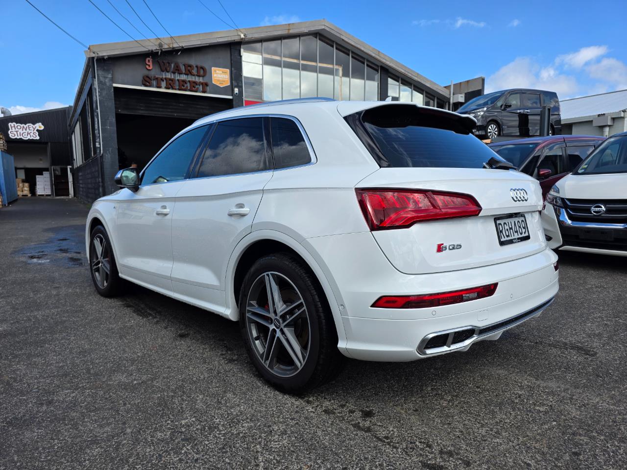 2018 Audi SQ5 Reversing Camera, Parking Sensors, Cruise Control, Electric & Heated Seats ! Carousel 14