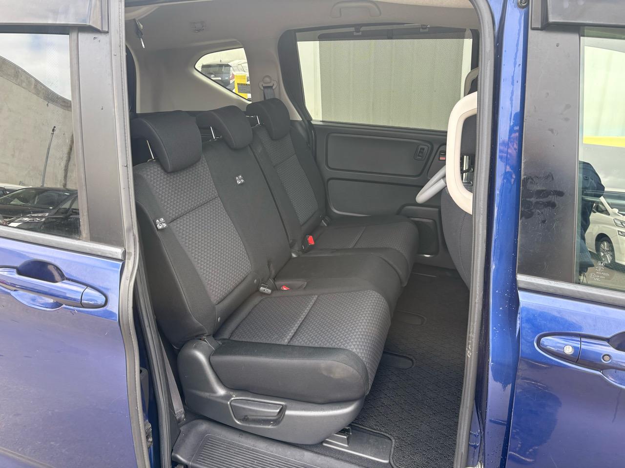 2017 Honda FREED HYBRID Carousel 1