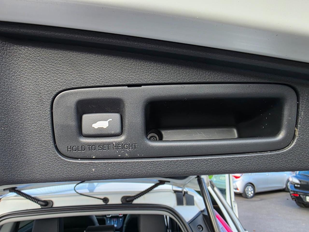 2019 Honda CR-V Hybrid EX Masterpiece with Load of Features ! Carousel 14