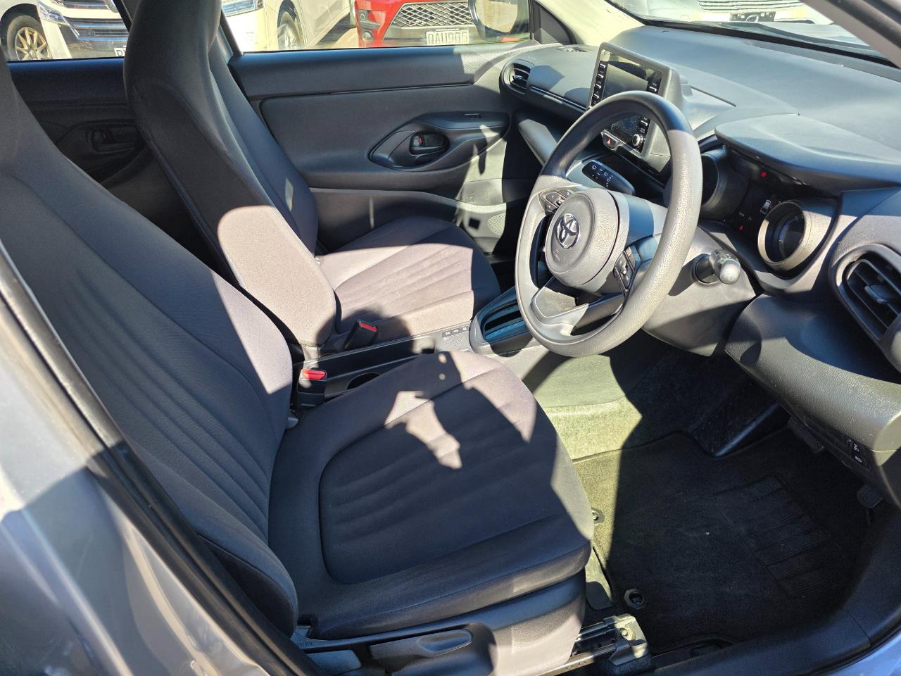 2022 Toyota YARIS CROSS Hybrid X with Reversing Camera, Parking Sensors, Cruise Control ! Carousel 9
