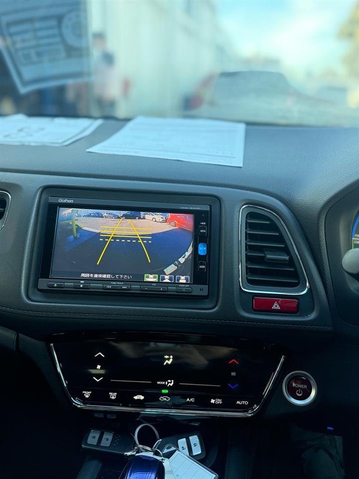 2015 Honda Vezel Hybrid with Reversing Camera ! Carousel 14