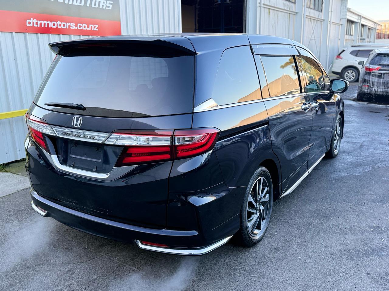 2013 Honda Odyssey Absolute, Half Leather Seat, Cruise Control, Reversing Camera ! Carousel 14