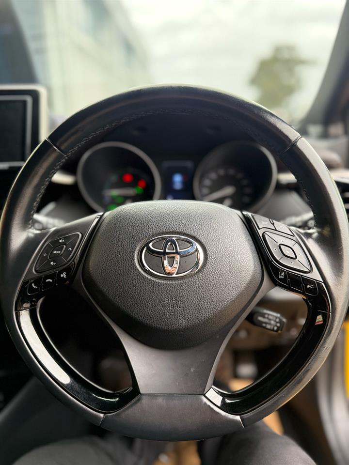 2018 Toyota C-HR Bodykit with Reversing Camera, Cruise Control ! Carousel 2