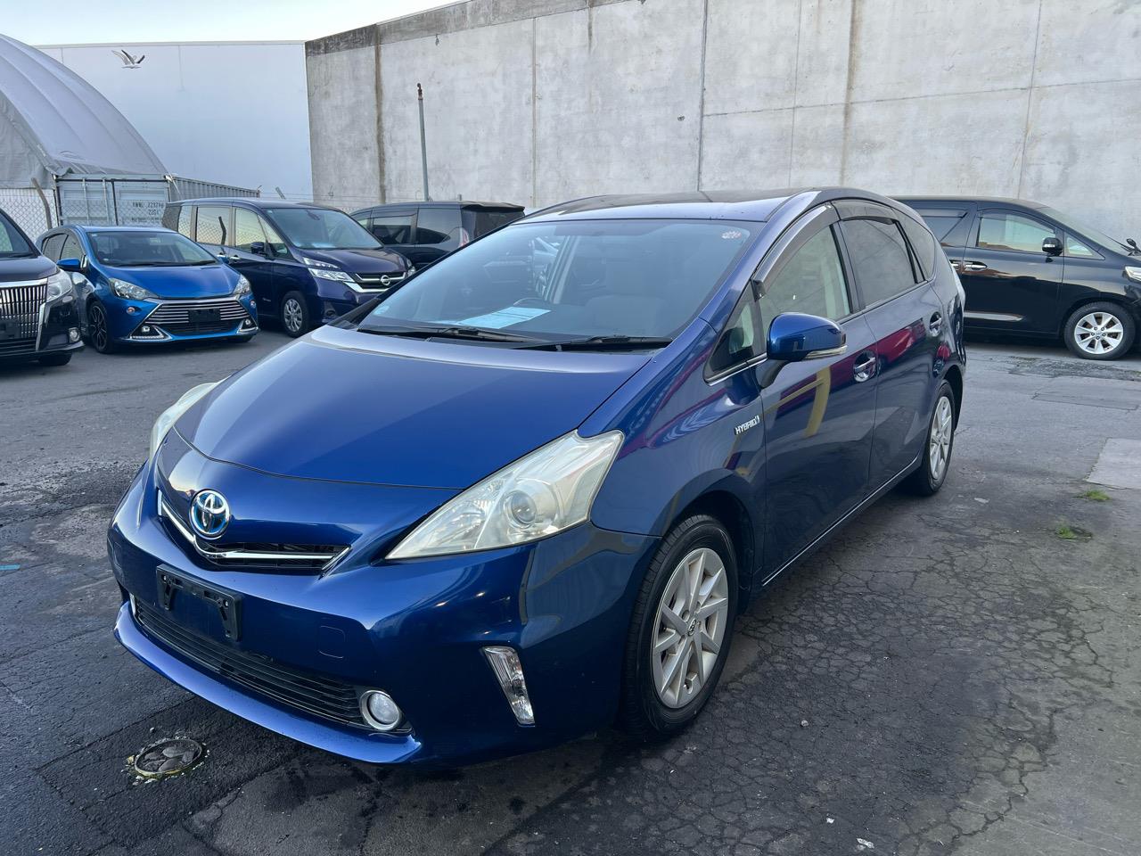 2012 Toyota Prius ALPHA S Carousel 9