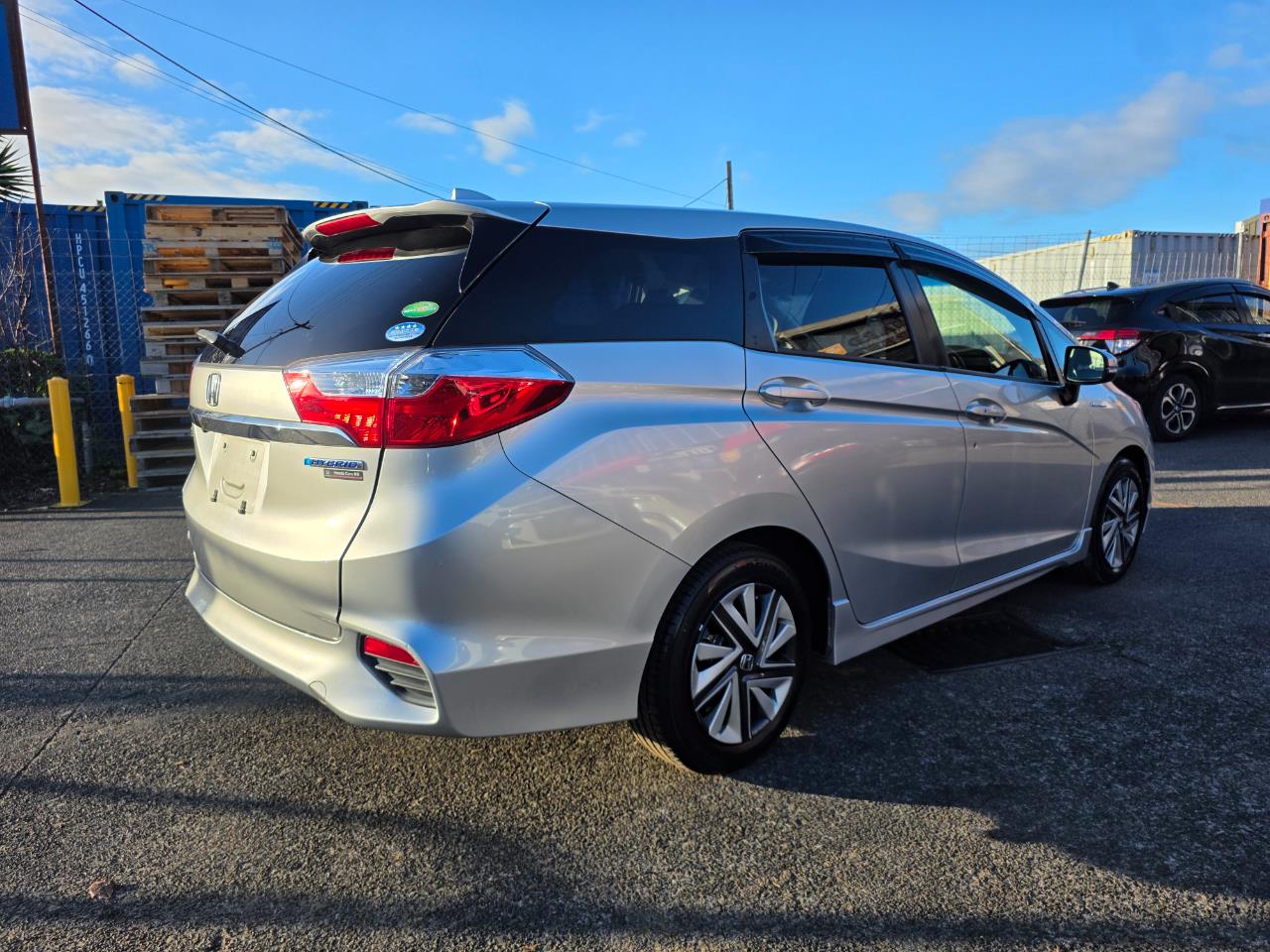 2015 Honda Fit Shuttle Hybrid X with Reversing Camera, Cruise Control Low Kms ! Carousel 12