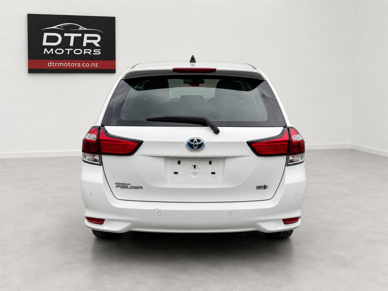 2018 Toyota Corolla Fielder hybird Carousel 13