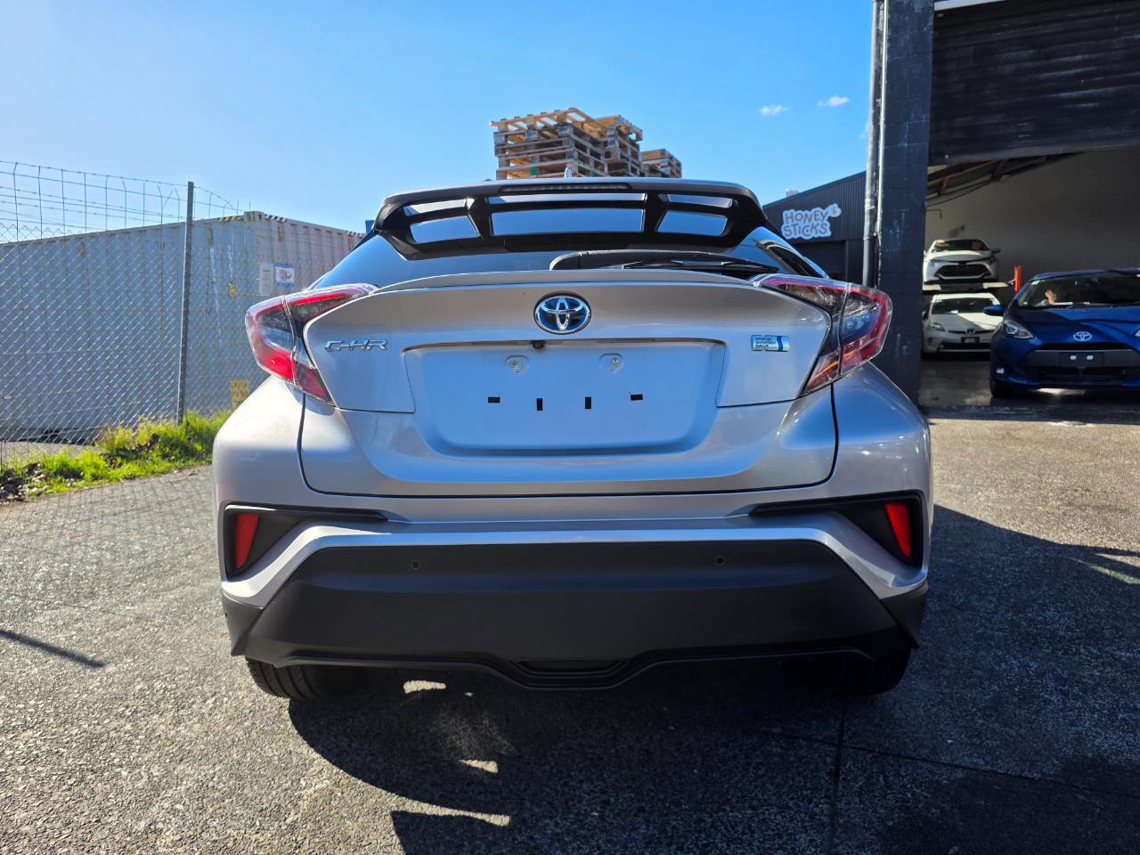 2017 Toyota C-HR Hybrid G Model with Reversing Camera, Parking Sensors, Cruise Control ! Carousel 12