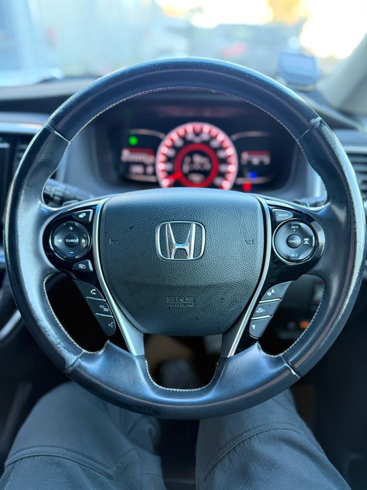 2013 Honda Odyssey Absolute, Half Leather Seat, Cruise Control, Reversing Camera ! Carousel 3