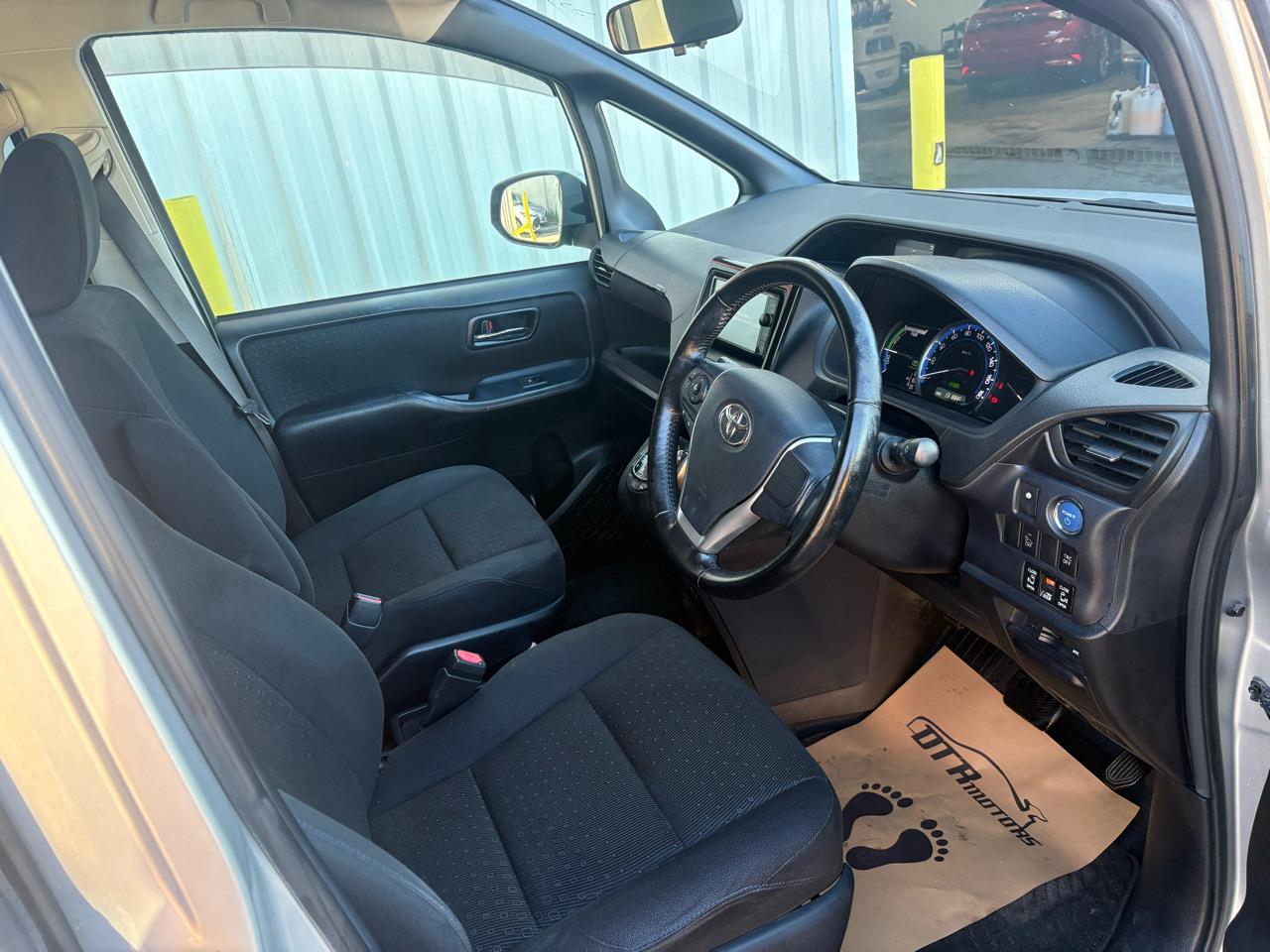 2015 Toyota Noah HYBRID G Carousel 2