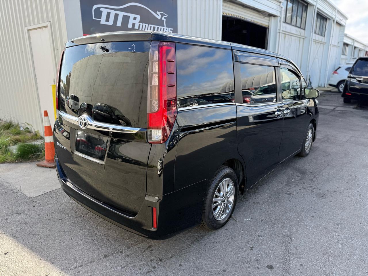 2015 Toyota ESQUIRE XI Carousel 12