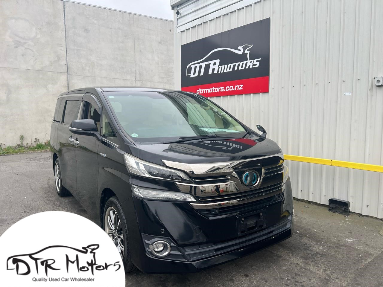 2015 Toyota VELLFIRE 2.5X Hybrid with Reversing Camera & Cruise Control !