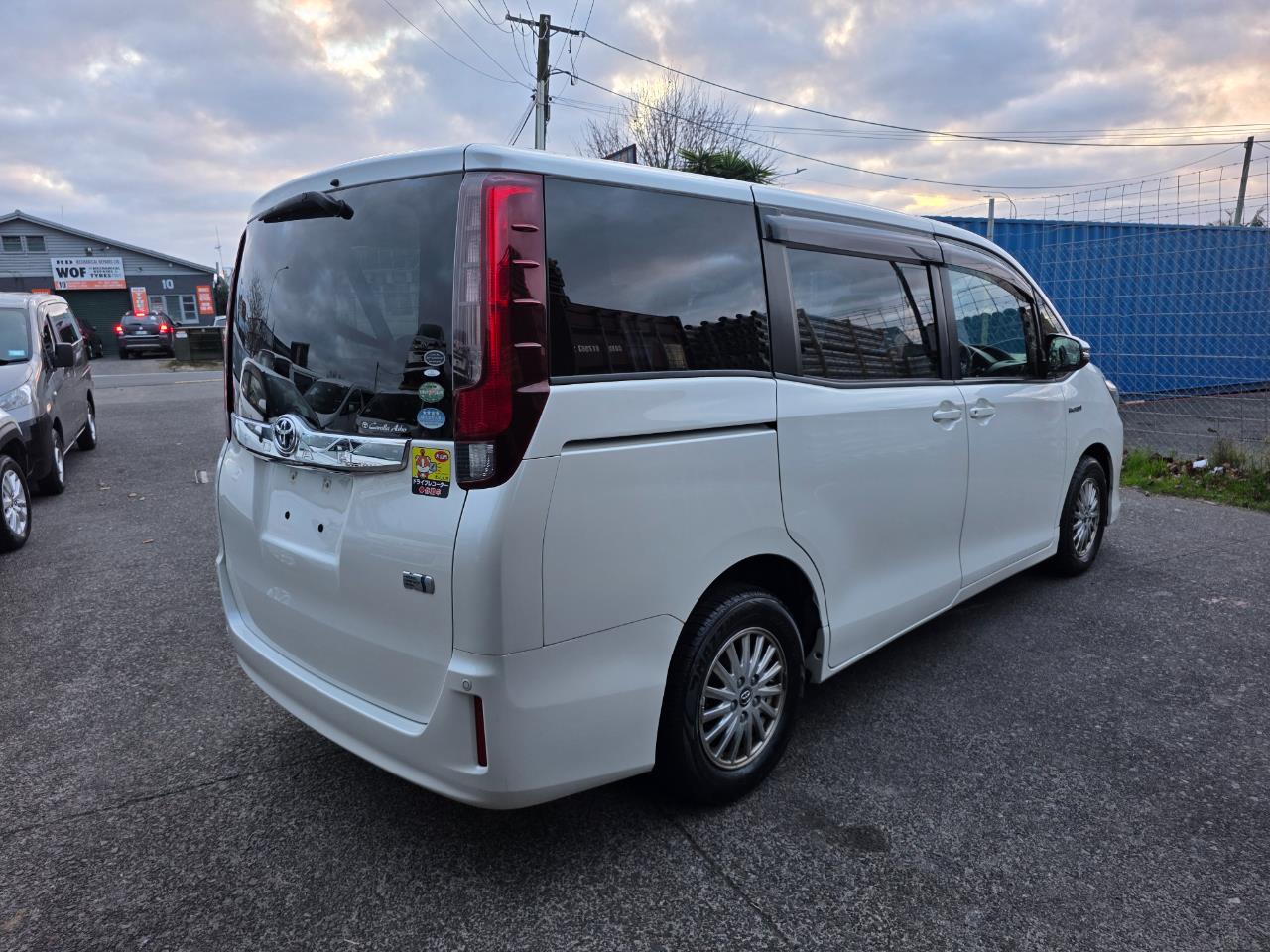 2014 Toyota Noah Hybrid 7 Seaters with Reversing Camera, Parking Sensors ! Carousel 16