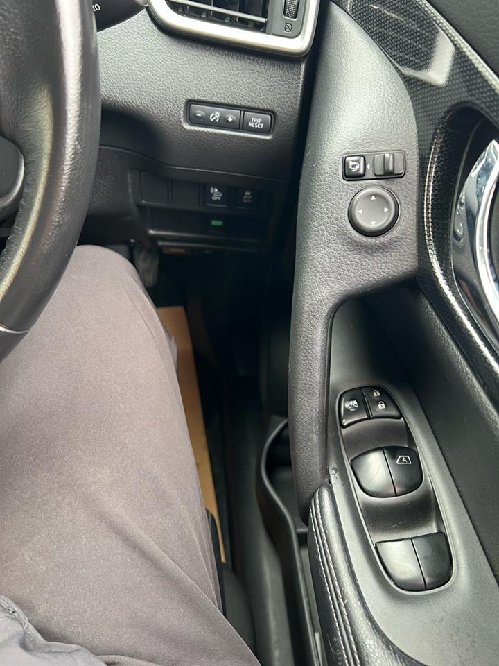 2015 Nissan X-Trail Hybrid with Reversing Camera, Parking Sensor ! Carousel 1