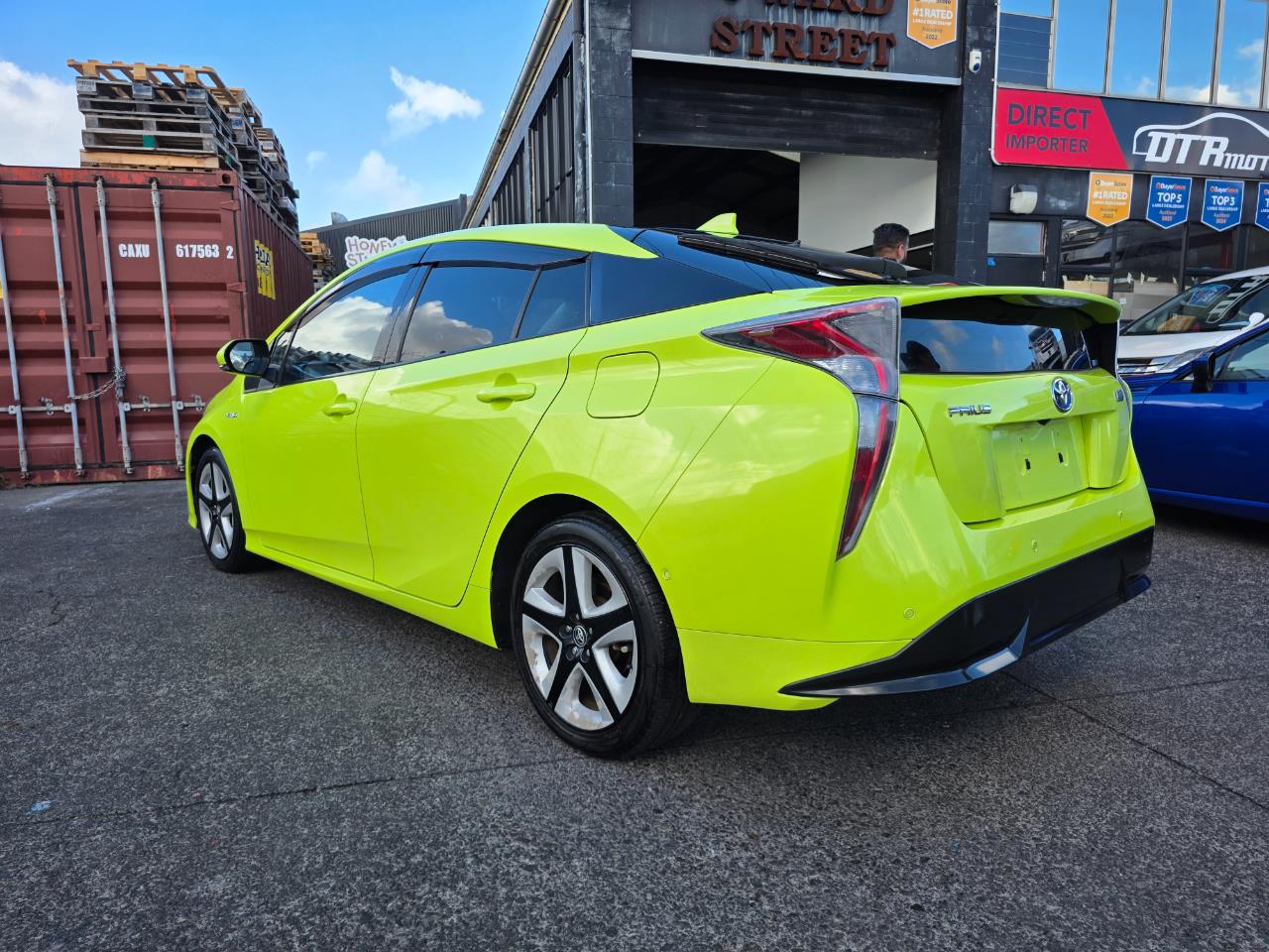 2016 Toyota Prius Newshape Hybrid with Reversing Camera, Parking Sensors, Cruise Control ! Carousel 14
