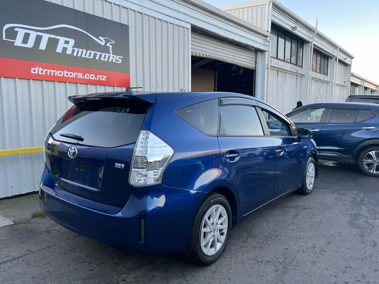 2012 Toyota Prius ALPHA S Carousel 12