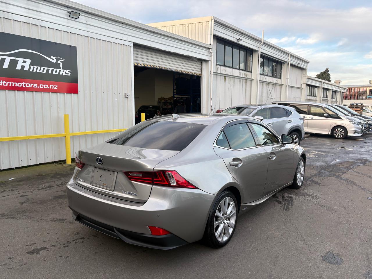 2013 Lexus IS 300H 2.5L Hybrid! Leather seats Carousel 15