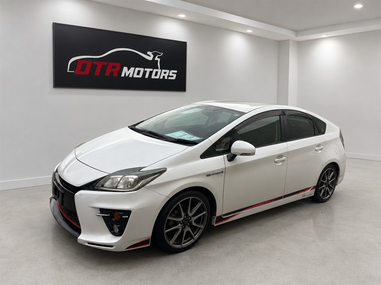 2013 Toyota Prius G'S Model Carousel 9