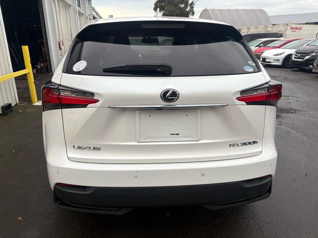 2015 Lexus NX 300H I PACKAGE Carousel 14