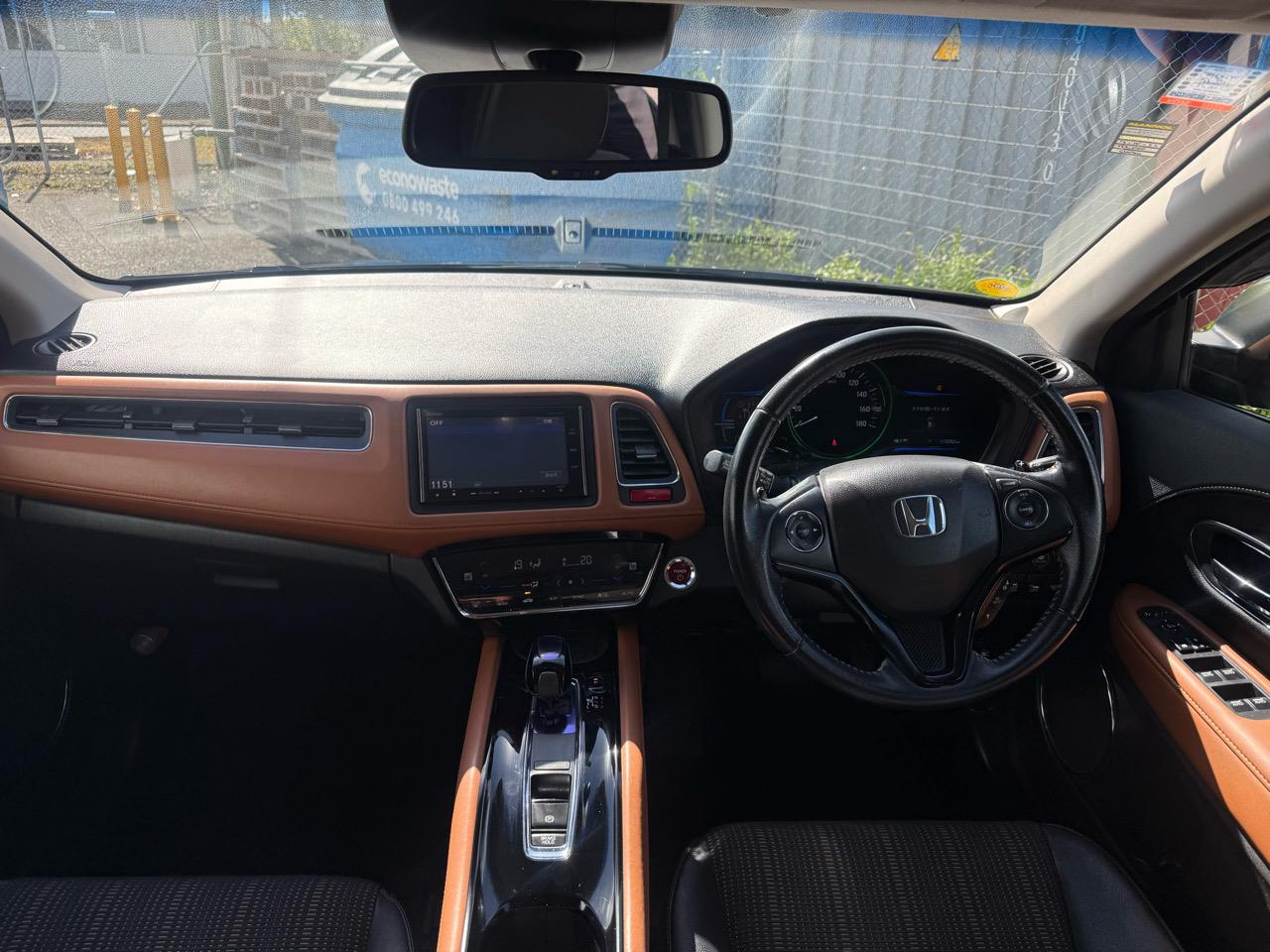 second hand 2014 Honda Vezel Hybrid with Reversing Camera & Cruise Control ! for sale NZ Collage 1