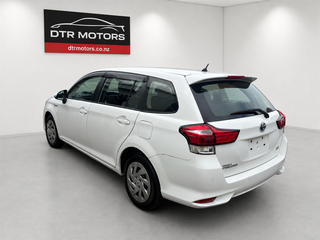 2018 Toyota Corolla Fielder hybird Carousel 11