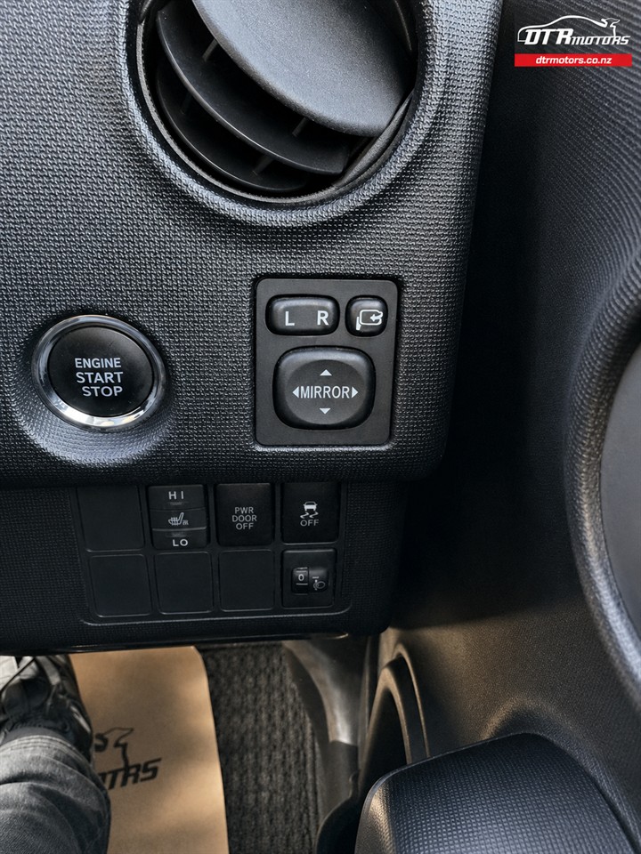 2013 Toyota SPADE Carousel 1