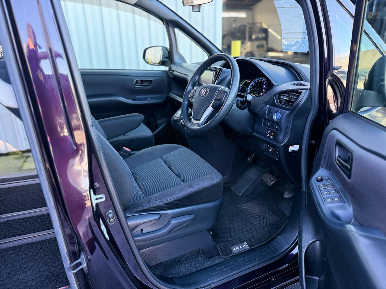 2015 Toyota Noah HYBRID X Carousel 3
