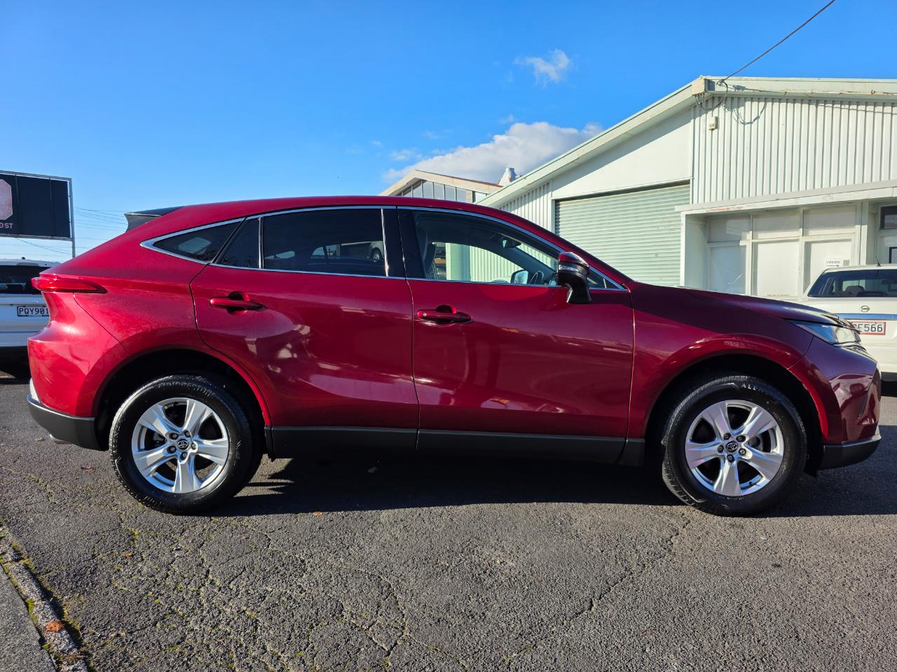 2020 Toyota Harrier Hybrid with Revesing Camera, Parking Sensors, Cruise Control ! Carousel 15