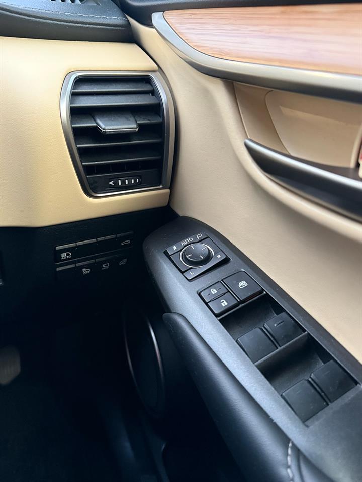 2015 Lexus NX 300H Leather seat Carousel 3