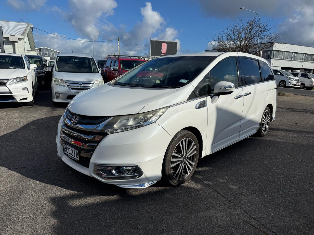 2014 Honda Odyssey Absolute 7 Seaters with Reversing Camera, Cruise Control, Half Leather Seats ! Carousel 1