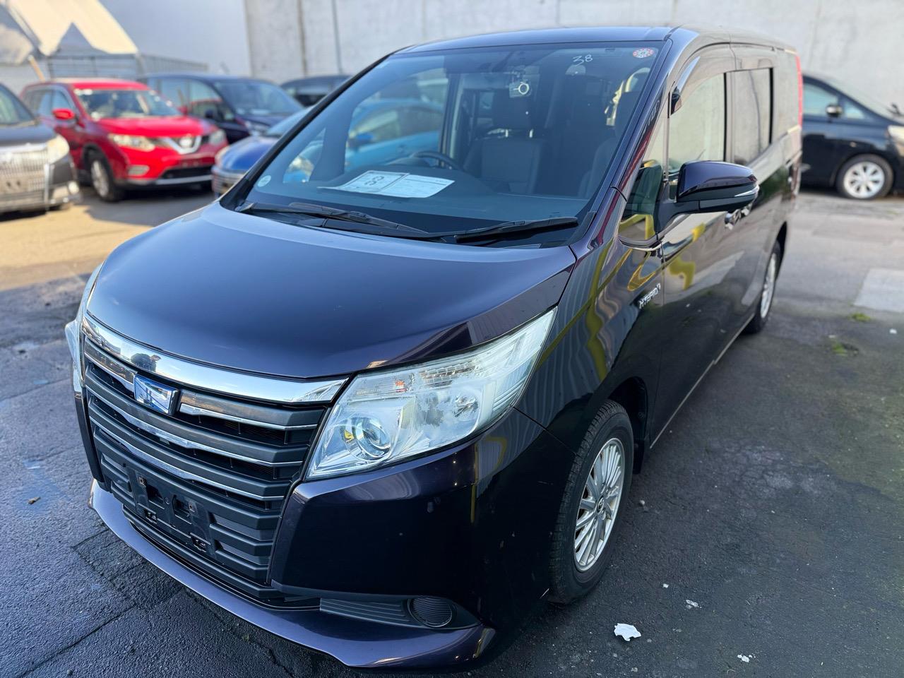 2015 Toyota Noah HYBRID X Carousel 9