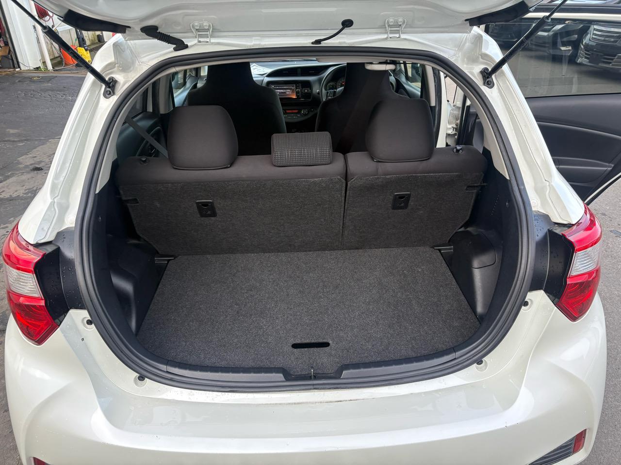 2017 Toyota Vitz hybird Carousel 15