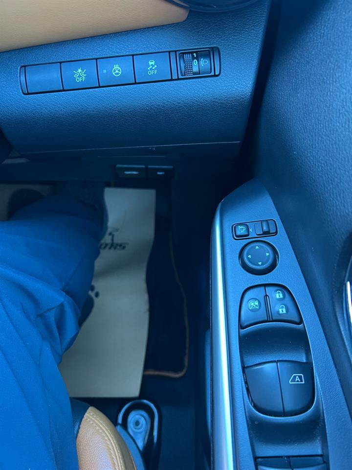 2020 Nissan KICKS E-Power X TWO TONE INTERIOR EDITION with Reversing Camera, Parking Sensors, Cruise Control ! Carousel 14