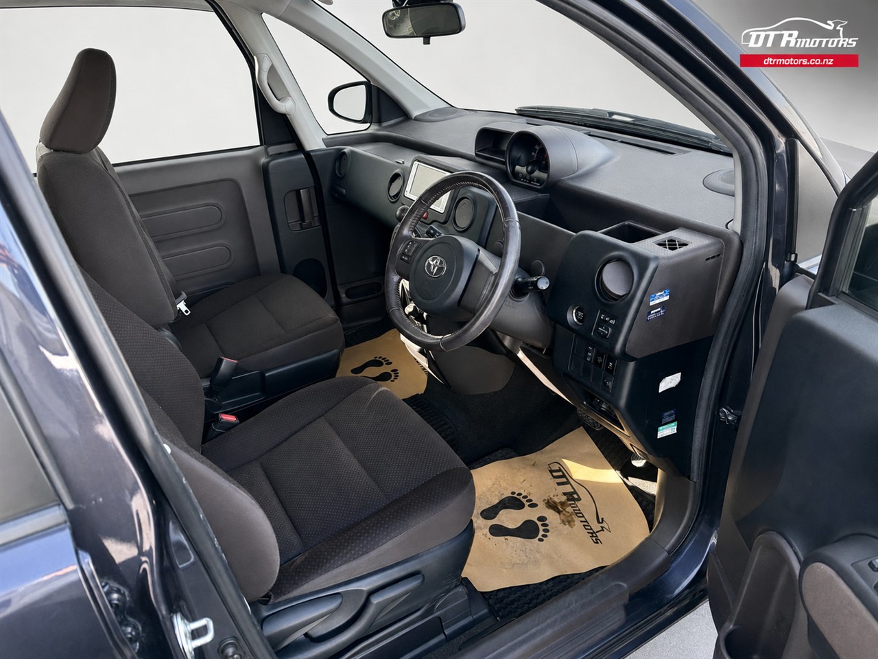 2013 Toyota SPADE Carousel 4